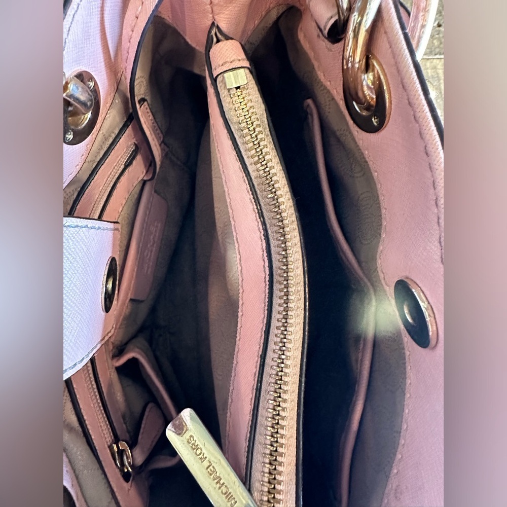 Michael Kors Cynthia Ballet Pink Leather Crossbody Bag - Picture 5 of 8